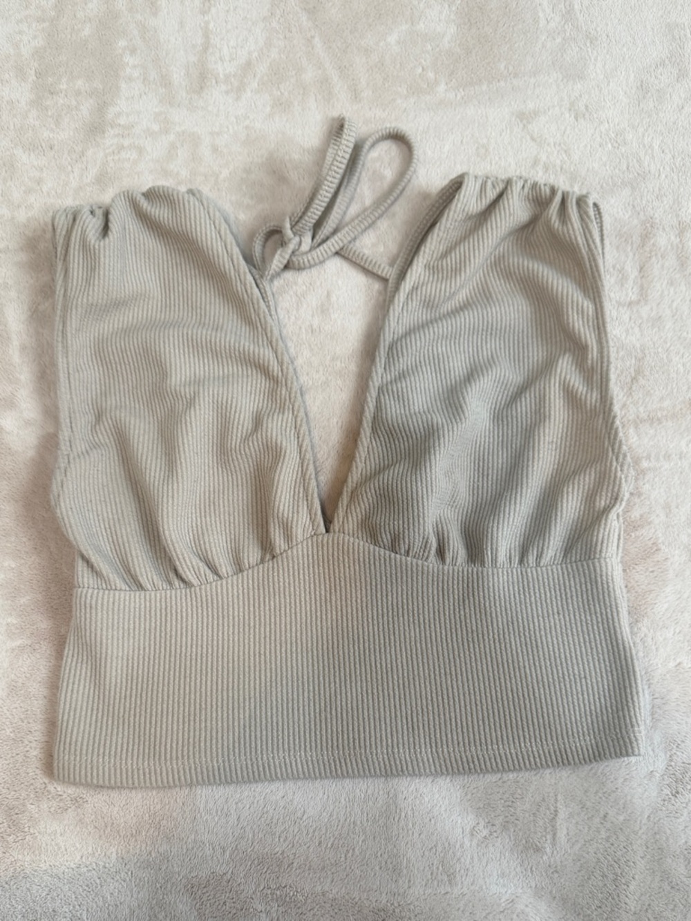 Ribbed V-Neck Halter Cropped Tank Top .